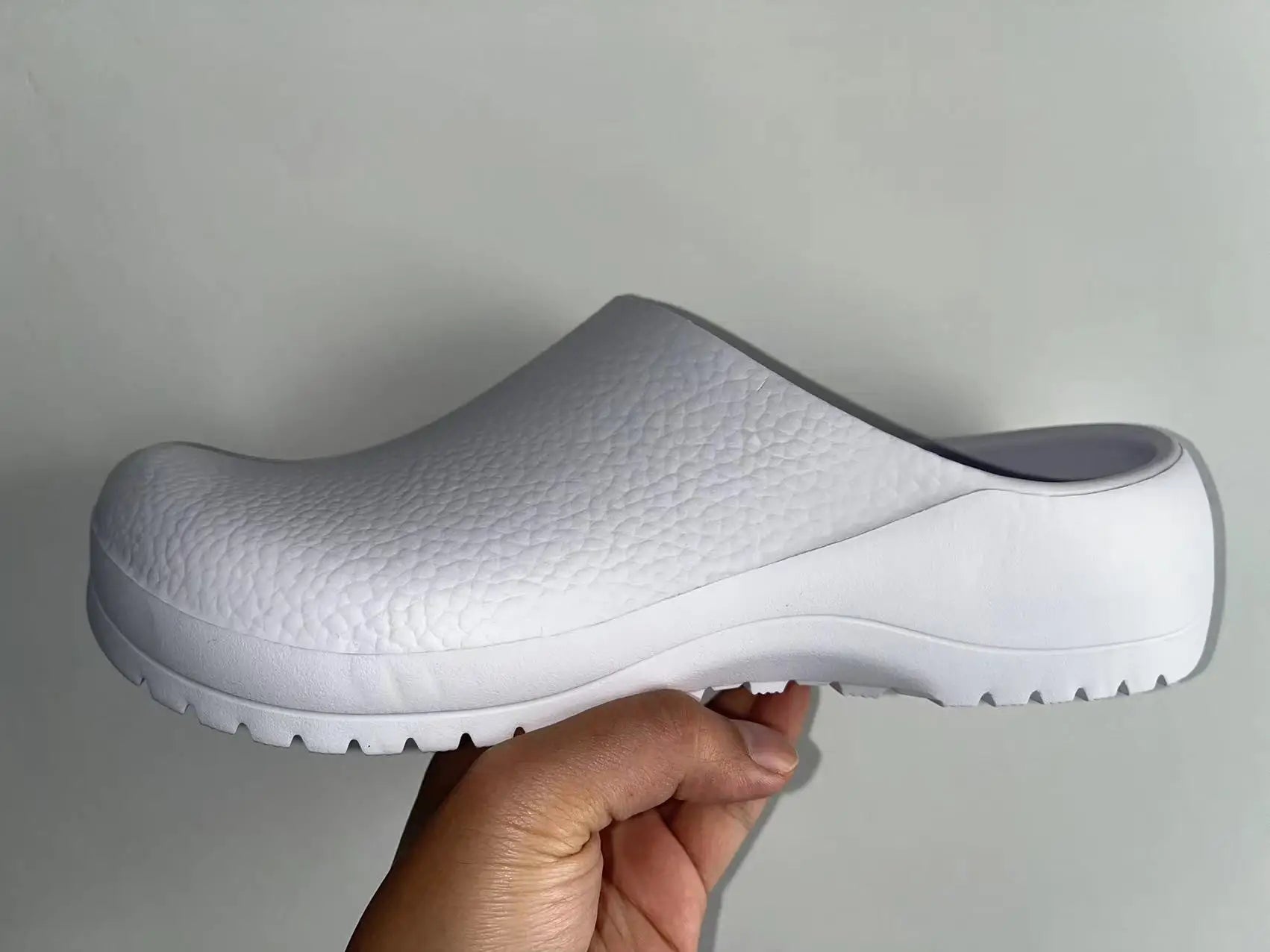 Men Slippers Couples Garden Clog Women Water Proof Chef Shoe Comfortable Sandal Slippers For Pet Workers Outdoor Fishing Shoes