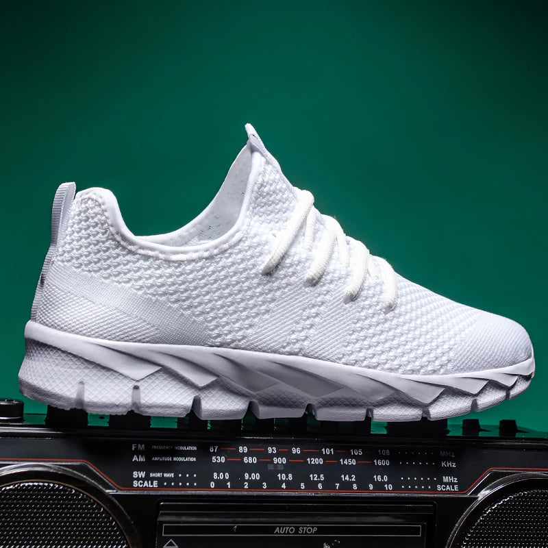 Men's shoes Four Seasons new plus size Flying weaving Lightweight Breathable Casual Sports Shoes Soft Sole Outdoor Running Shoes